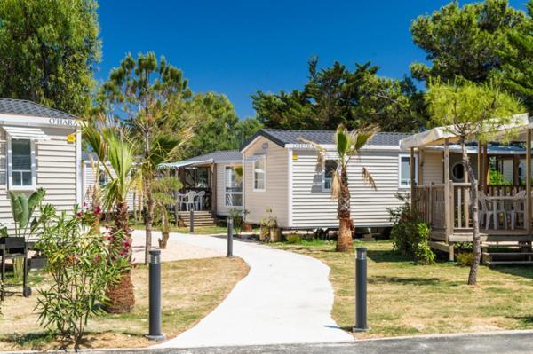 Camping L'Oasis Et California Hotel Le Barcares Exterior photo