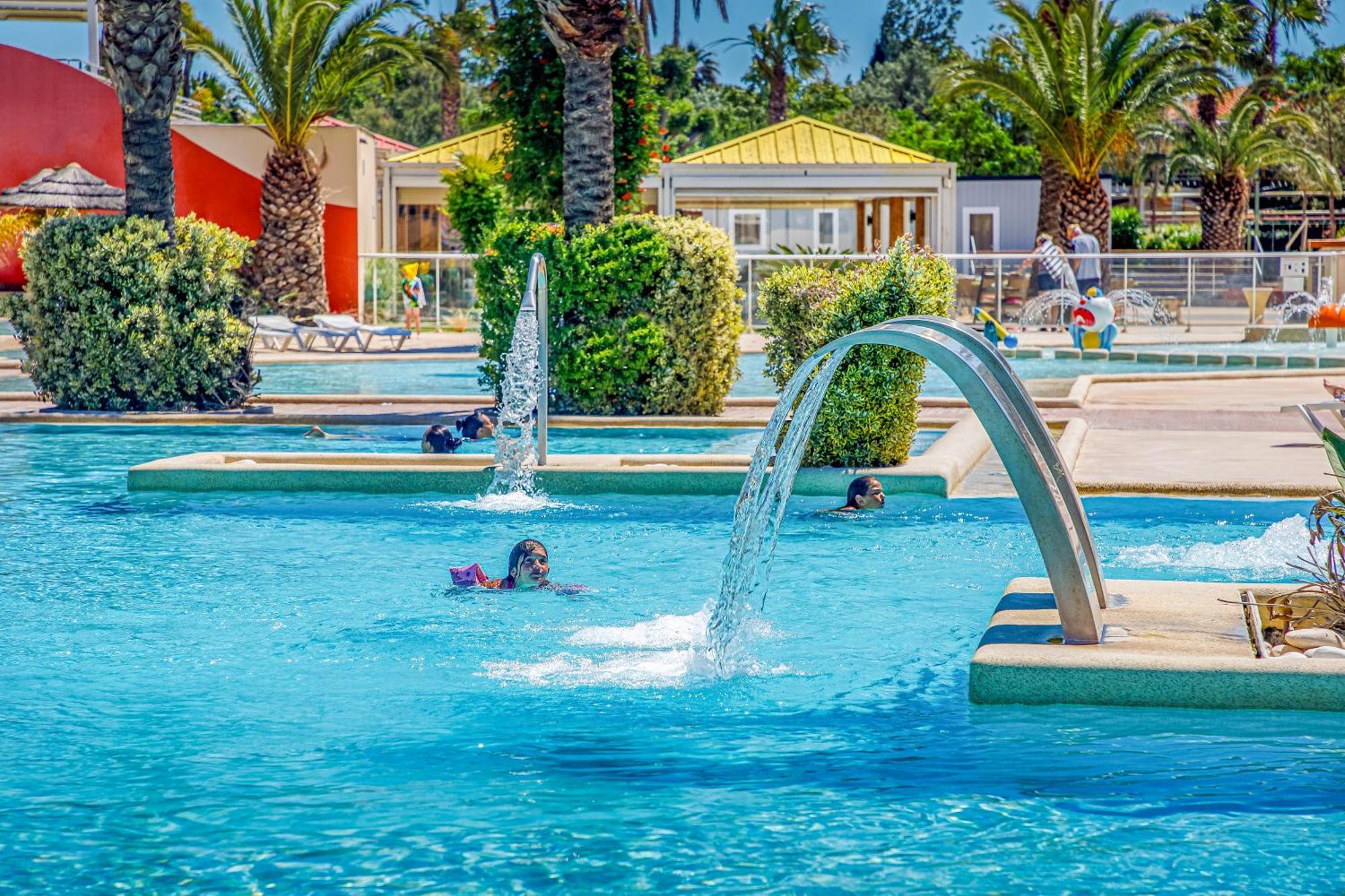 Camping L'Oasis Et California Hotel Le Barcares Exterior photo